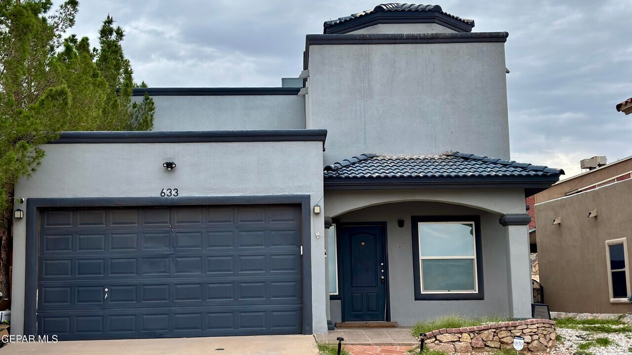 633 Pete Payan Dr in El Paso, TX - Foto de edificio