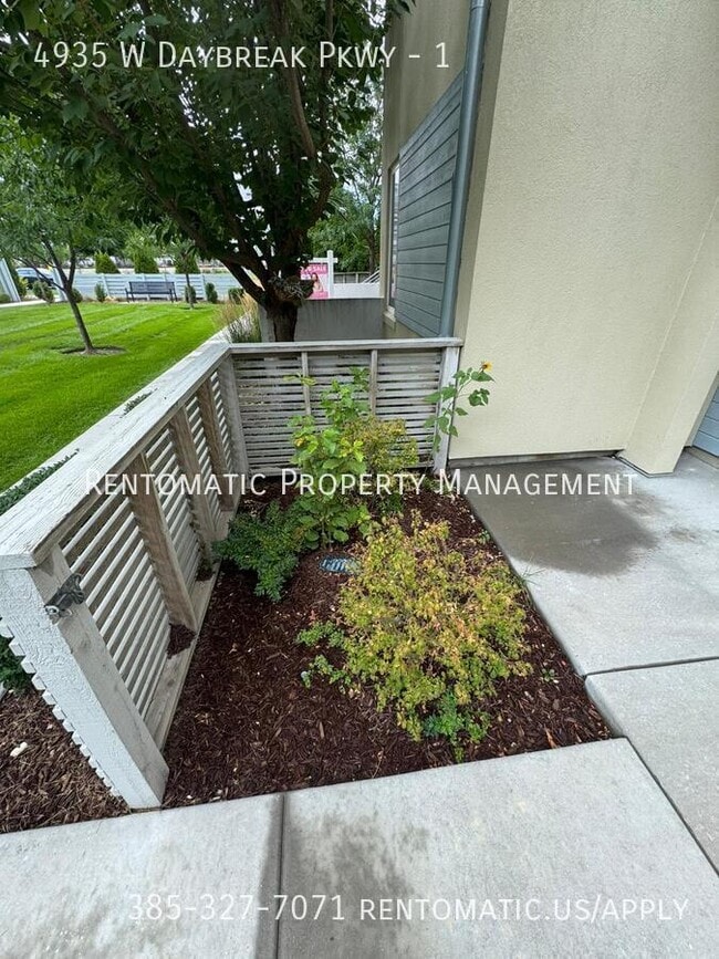4935 W Daybreak Pkwy in South Jordan, UT - Building Photo - Building Photo
