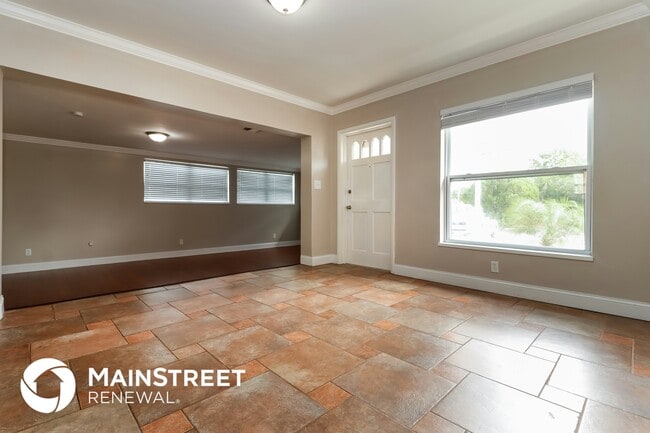 104 Ramona Cir in Palm Harbor, FL - Foto de edificio - Building Photo