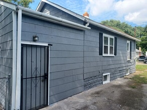 980 Barney Ave in Flint, MI - Foto de edificio - Building Photo