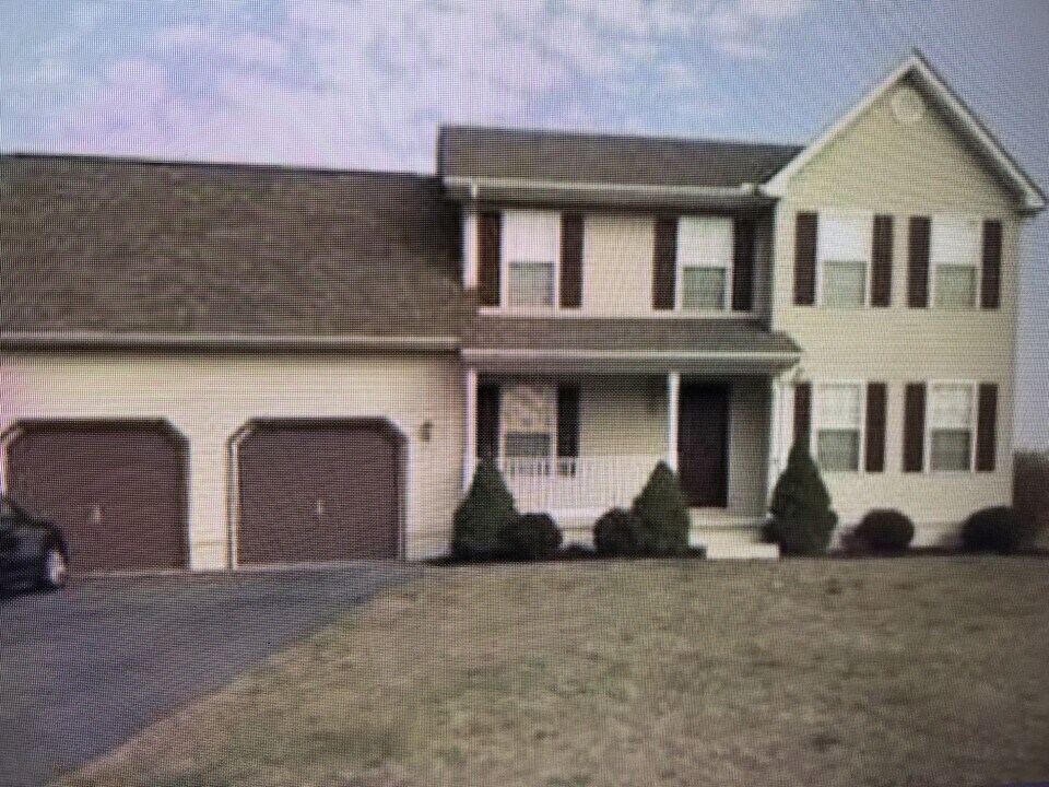 247 Acorn Forest Dr in Felton, DE - Building Photo