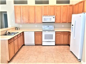 636 Longcrest Ln in Orange Park, FL - Foto de edificio - Building Photo