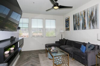 2321 E Huntington Dr in Phoenix, AZ - Foto de edificio - Building Photo