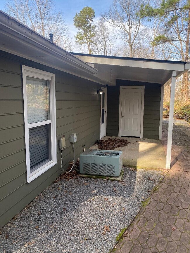 4069 Coopers Hill Dr SE in Smyrna, GA - Building Photo - Building Photo
