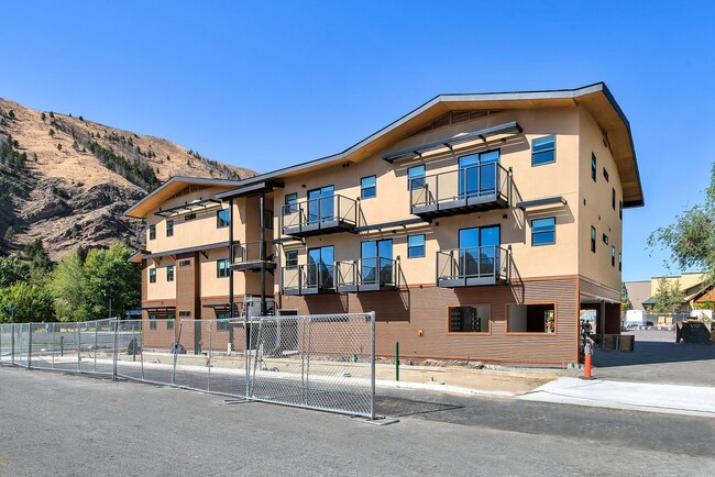 Saddle Lofts Apartments in Hailey, ID - Foto de edificio - Building Photo