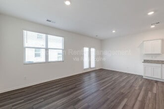 205 Fenchurch Wy in Cartersville, GA - Foto de edificio - Building Photo