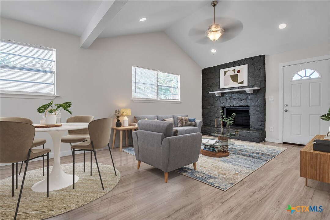 636 Mill St in San Marcos, TX - Building Photo
