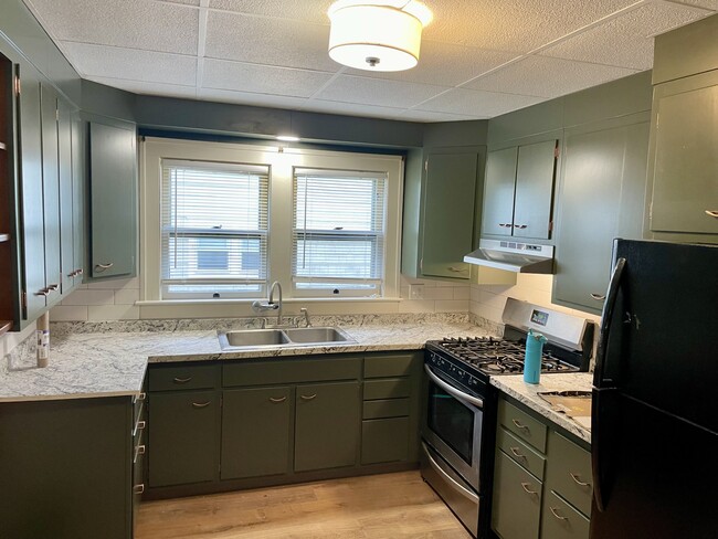 36 Kneeland Ave, Unit West Side Apartment