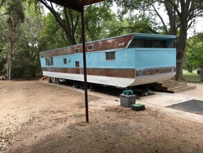 164 Shoreline Dr in Bastrop, TX - Building Photo - Building Photo