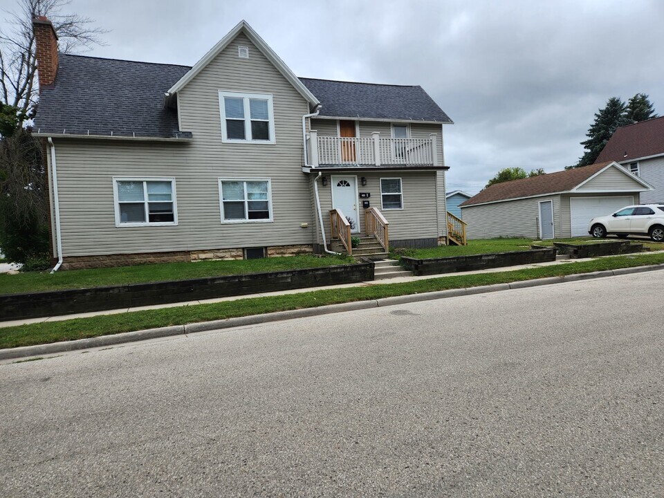 288 S Hickory St in Fond du Lac, WI - Building Photo