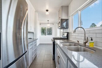 5737 Claremont Ave in Oakland, CA - Building Photo - Building Photo