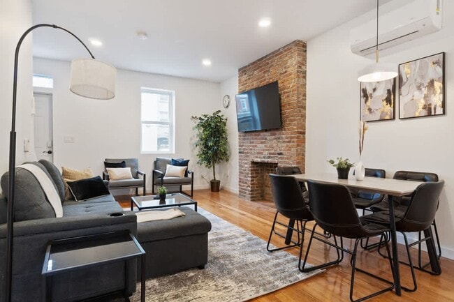 1238 Butterfield Way in Pittsburgh, PA - Building Photo - Building Photo