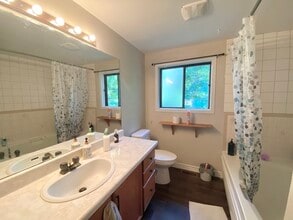 68 Harold Ct in Hamilton, ON - Building Photo - Building Photo