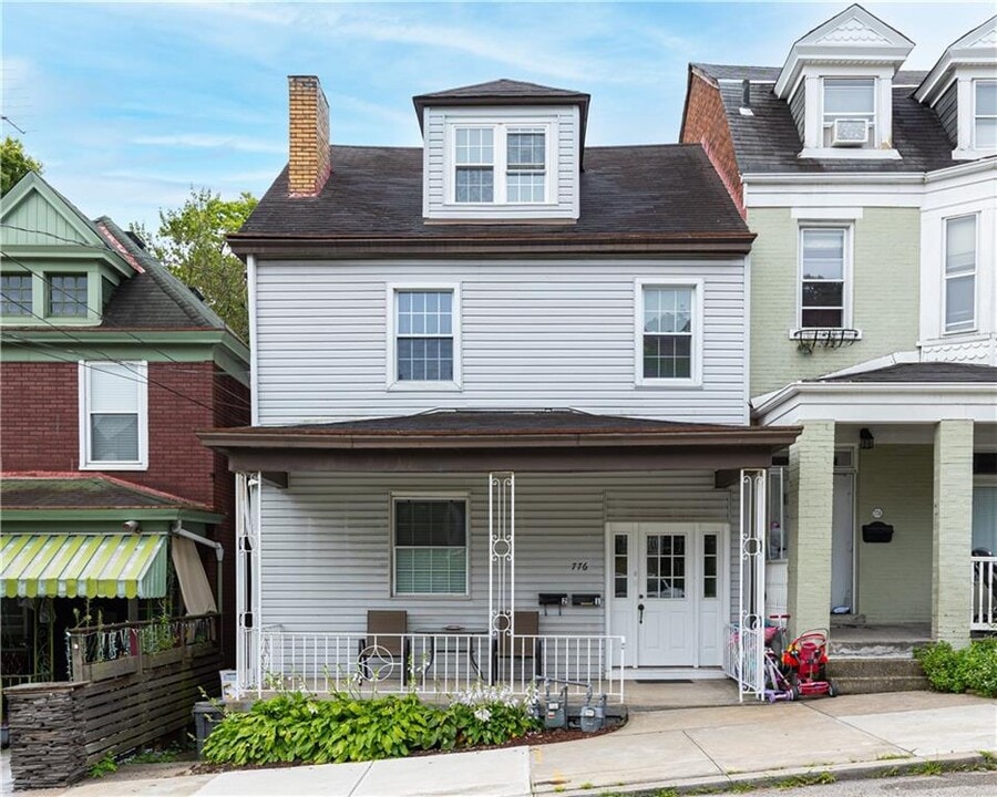 776 Melbourne St, Unit 2 in Pittsburgh, PA - Building Photo