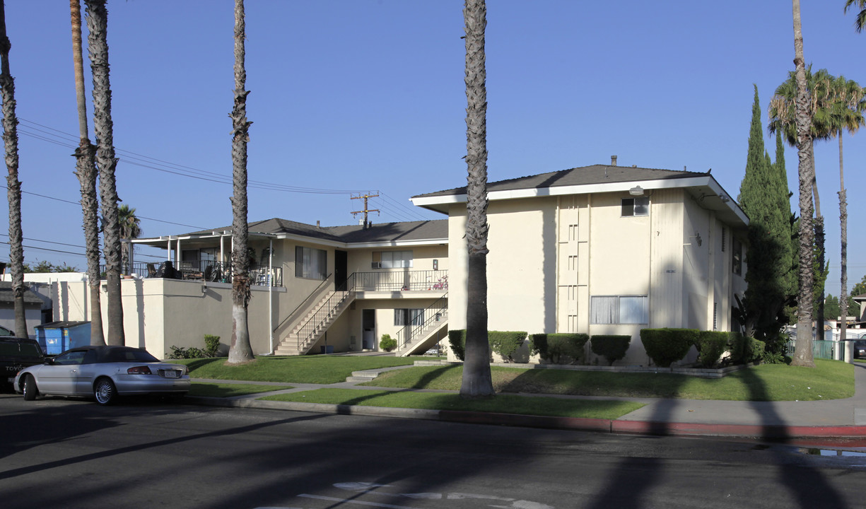 1828 W Glen Ave in Anaheim, CA - Building Photo