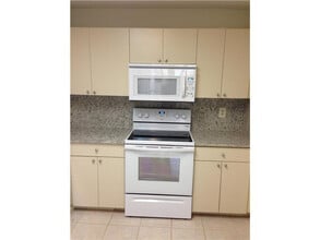 6542 Via Regina in Boca Raton, FL - Building Photo - Building Photo