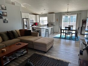 514 Cambridge Ln in Cheney, WA - Building Photo - Building Photo