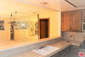 880 W 1st St-Unit -517 in Los Angeles, CA - Foto de edificio - Building Photo