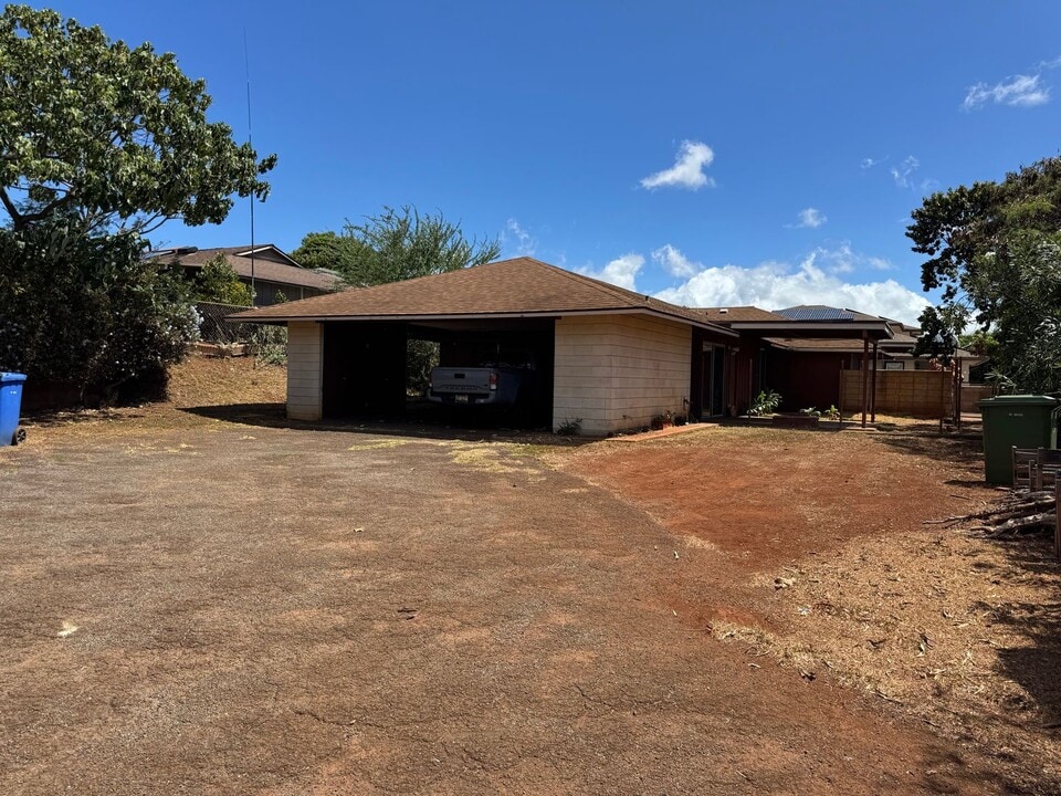 1226 Palekaiko St in Pearl City, HI - Foto de edificio