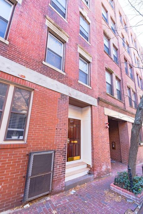 100 Legends Way in Boston, MA - Building Photo