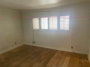 7560 Hollywood Blvd, Unit 301 in Los Angeles, CA - Foto de edificio - Building Photo