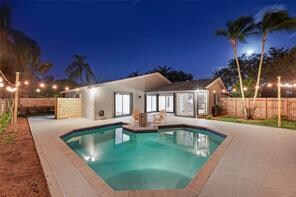561 SW 168th Ter in Weston, FL - Foto de edificio - Building Photo