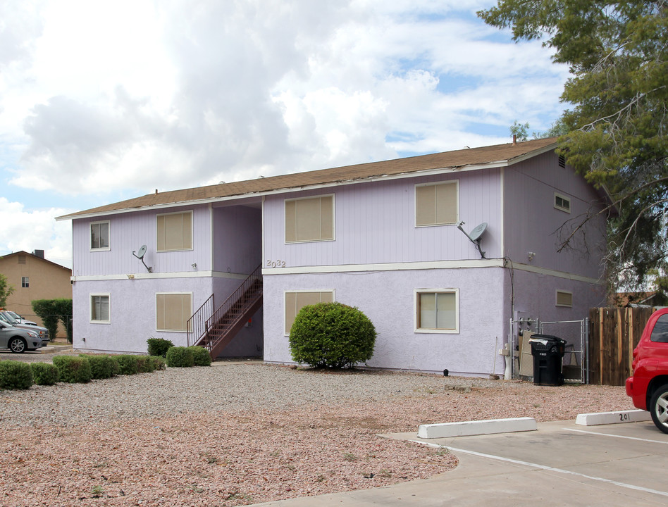 2032 N Hunt Cor in Mesa, AZ - Foto de edificio