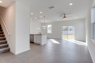 Simmons Trace in Kissimmee, FL - Building Photo - Interior Photo