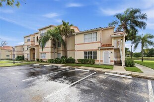 3310 Pinewalk Dr N in Margate, FL - Building Photo