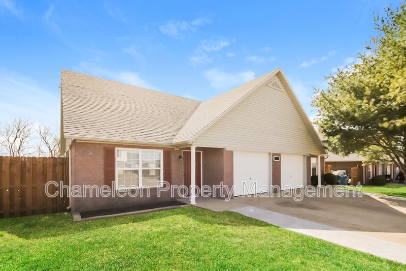 3407 SW Victoria Pl in Bentonville, AR - Building Photo