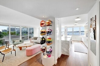 11 Island Ave in Miami Beach, FL - Building Photo - Building Photo
