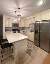 1935 Tanglewood Dr in Glenview, IL - Building Photo - Building Photo