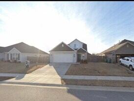 1021 Lakeview Dr in Centerton, AR - Building Photo