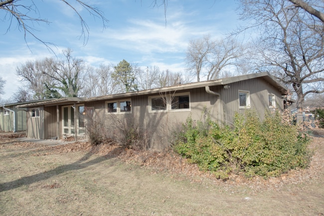 1500 SW Clontarf St in Topeka, KS - Foto de edificio - Building Photo
