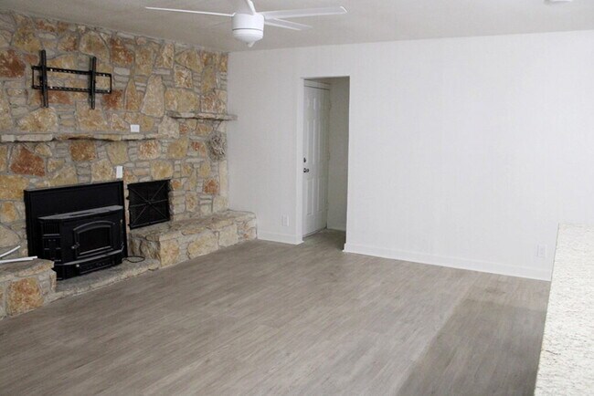 809 James St in Azle, TX - Building Photo - Building Photo