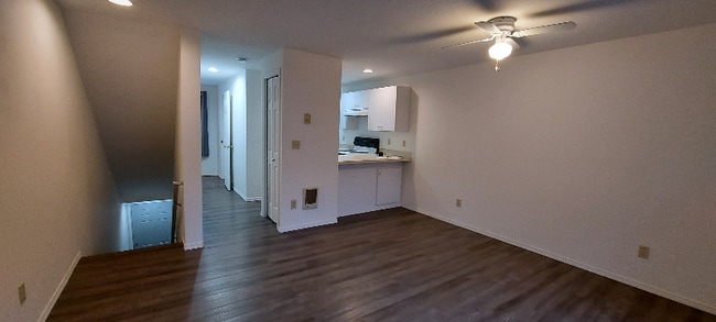 2214 Maplewood Dr S in Salem, OR - Foto de edificio - Building Photo