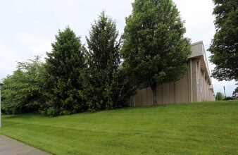 Bldg III in Germantown, MD - Foto de edificio - Building Photo