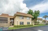 1251 NW 13th St in Boca Raton, FL - Foto de edificio - Building Photo