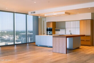6302 E Camelback Rd in Scottsdale, AZ - Building Photo - Building Photo