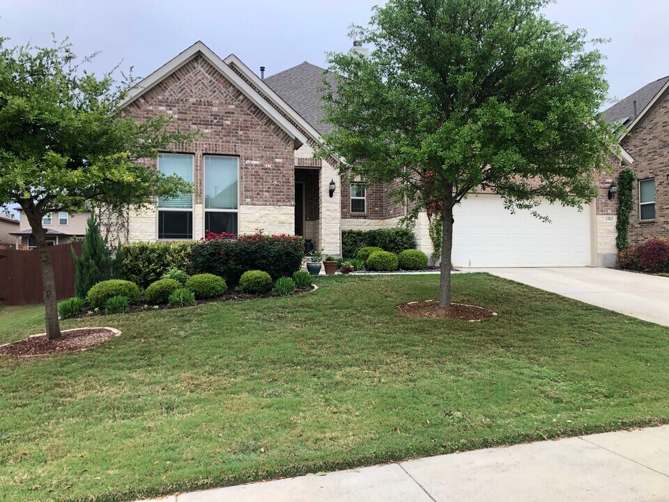 12823 Florianne in San Antonio, TX - Foto de edificio