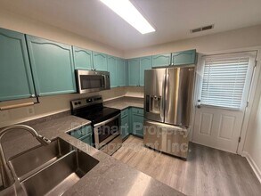 2145 Pavilion Ct in Rock Hill, SC - Foto de edificio - Building Photo