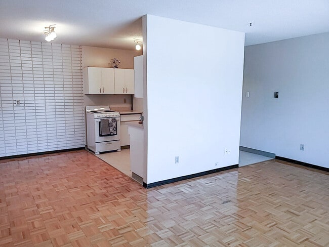 property at 1025 Munroe Av