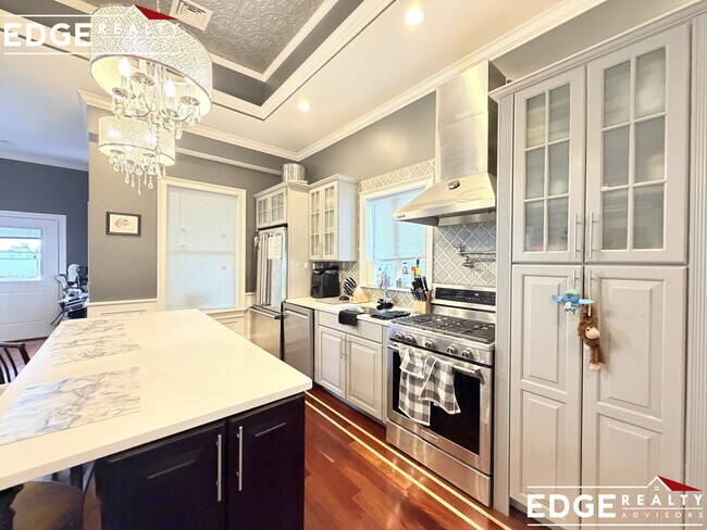 622 E 3rd St, Unit 3 in Boston, MA - Foto de edificio - Building Photo