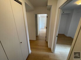 222 E 39th St in New York, NY - Building Photo