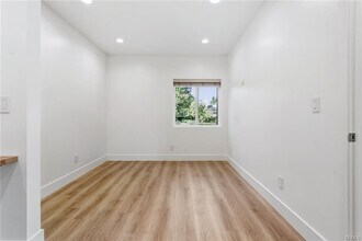 6200 Woodlake Ave in Los Angeles, CA - Building Photo - Building Photo