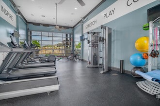 Overlook at Stone Oak Park Apartments in San Antonio, TX - Foto de edificio - Building Photo