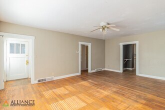 326 N 16th St in Manhattan, KS - Building Photo - Building Photo