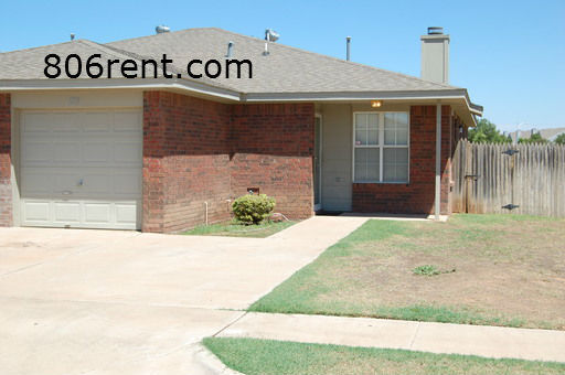 231-233 Grove Ave in Lubbock, TX - Building Photo