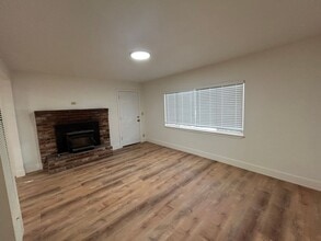1049 Lodi Ave in South Lake Tahoe, CA - Building Photo - Building Photo