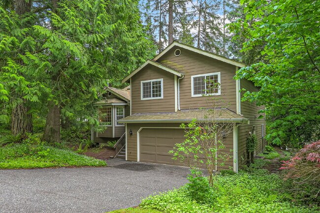 property at 5 Horseshoe Cir